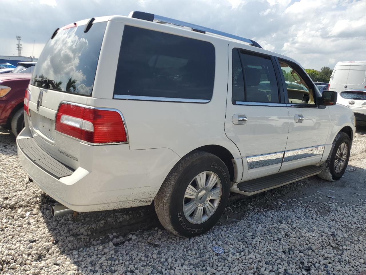 2008 Lincoln Navigator white suv gas 5LMFU27548LJ10130 photo #4