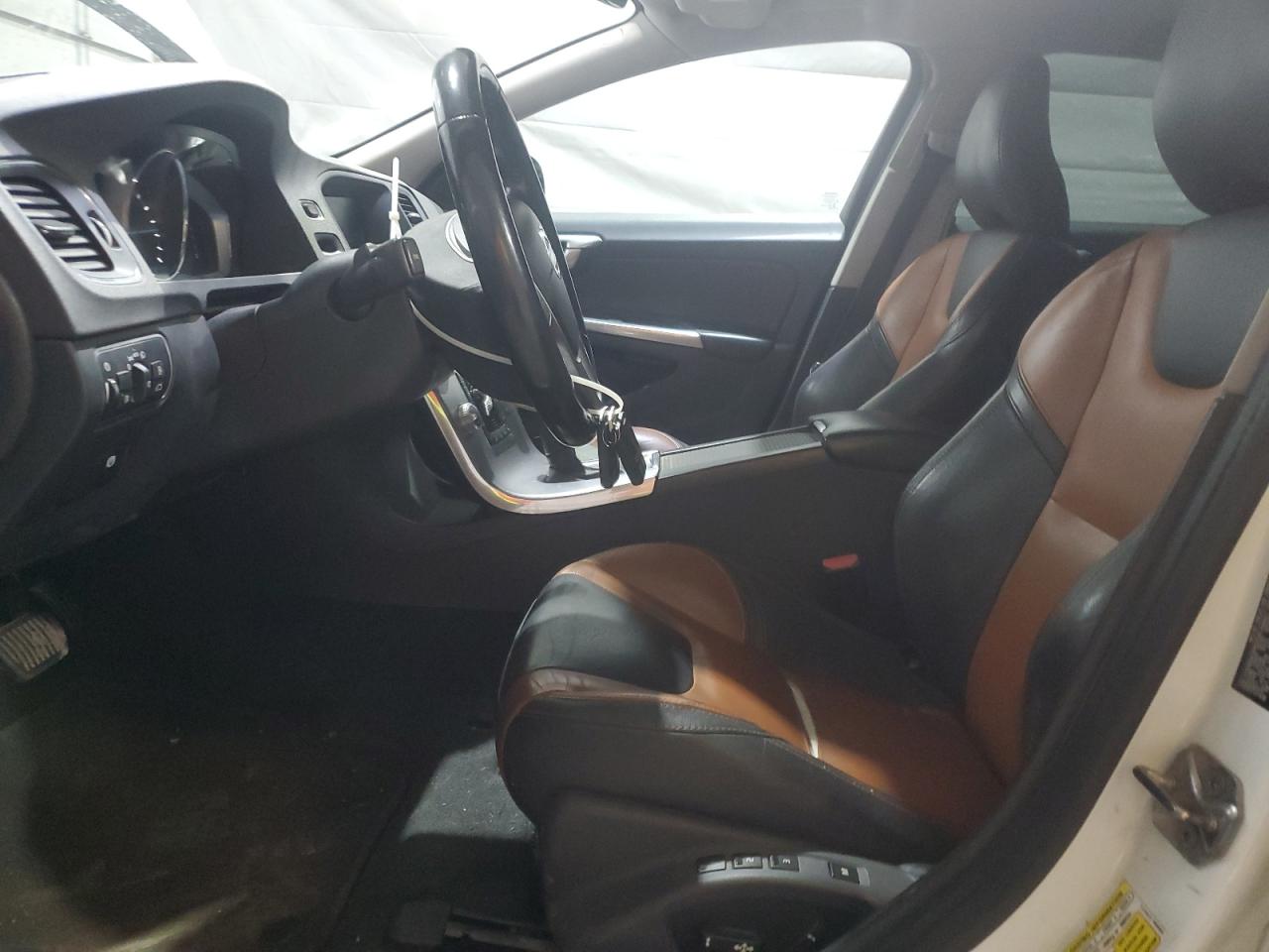 2017 Volvo V60 Cross Country Premier VIN: YV440MWK8H1037995 Lot: 66992125