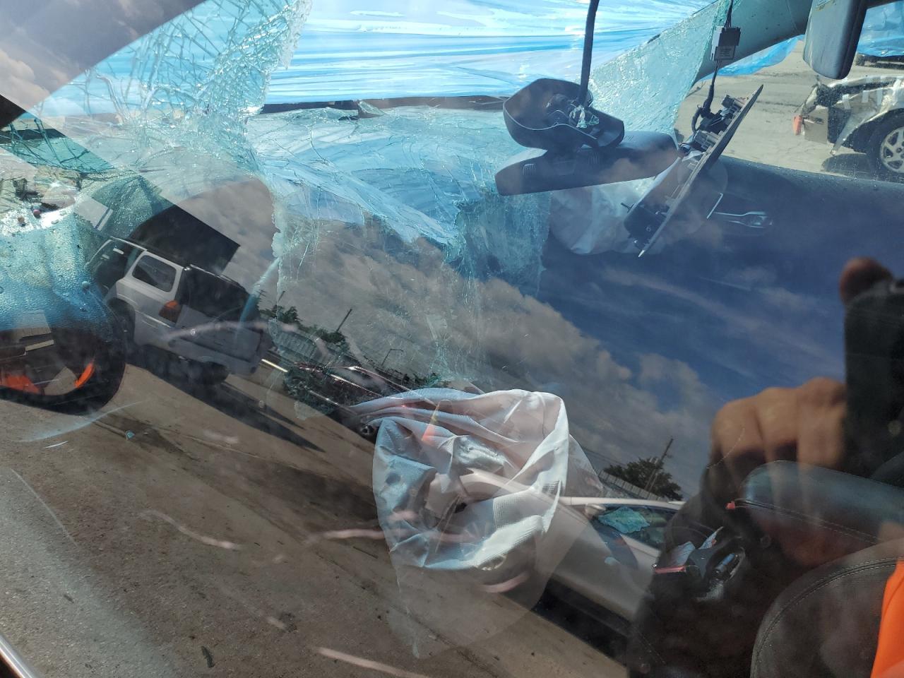 2016 Jeep Cherokee Latitude VIN: 1C4PJMCBXGW298306 Lot: 68715295