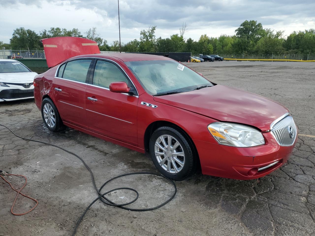 1G4HA5EM3BU134002 BUICK LUCERNE 2011 RED Photo 4