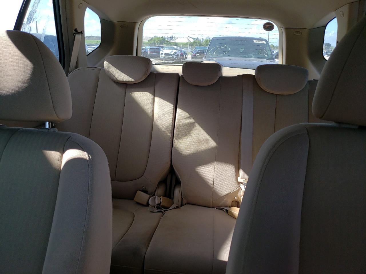 2007 Kia Rondo Base VIN: KNAFG525677046328 Lot: 67580345
