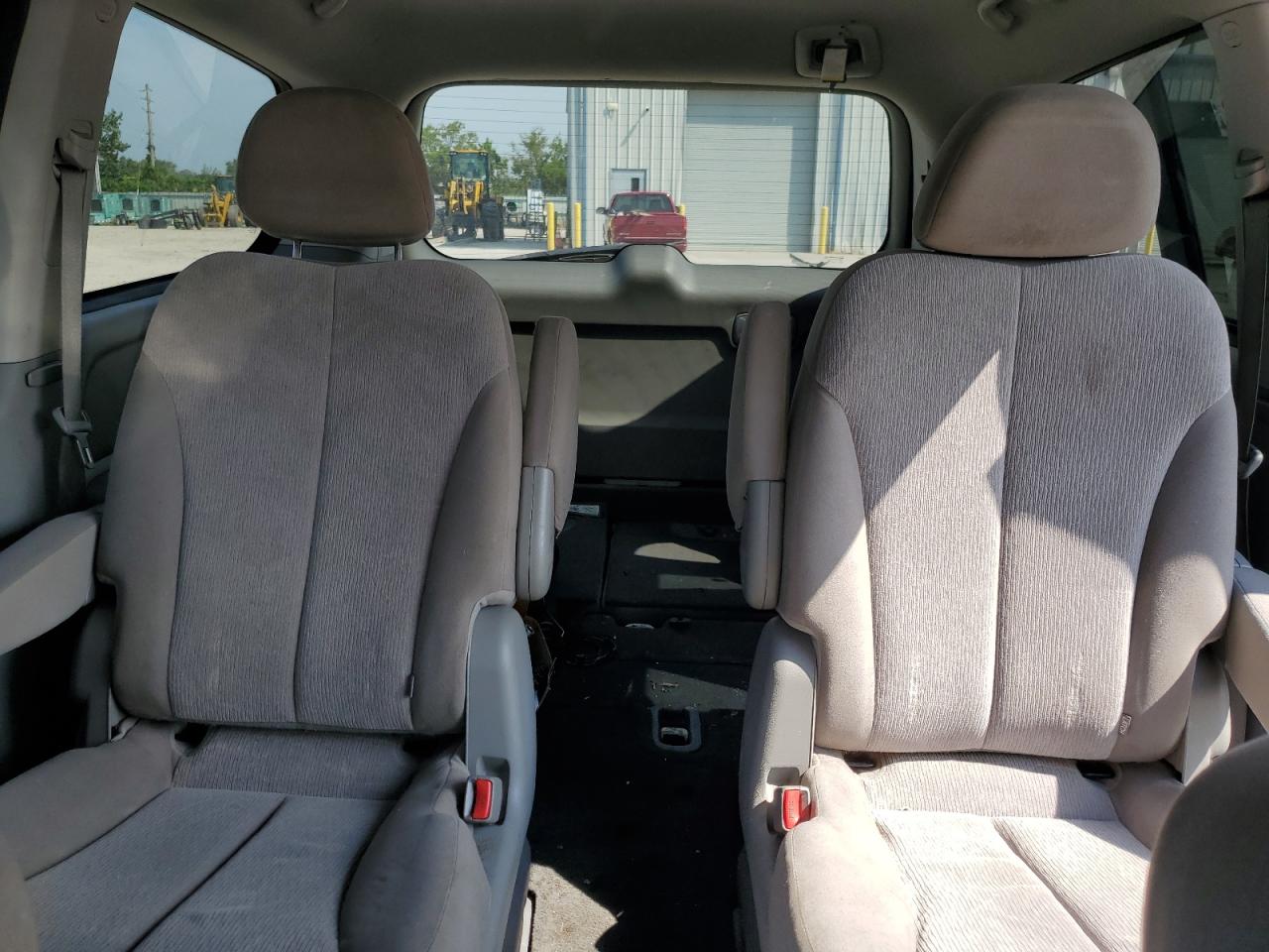 2011 Kia Sedona Lx VIN: KNDMG4C73B6369013 Lot: 67764605