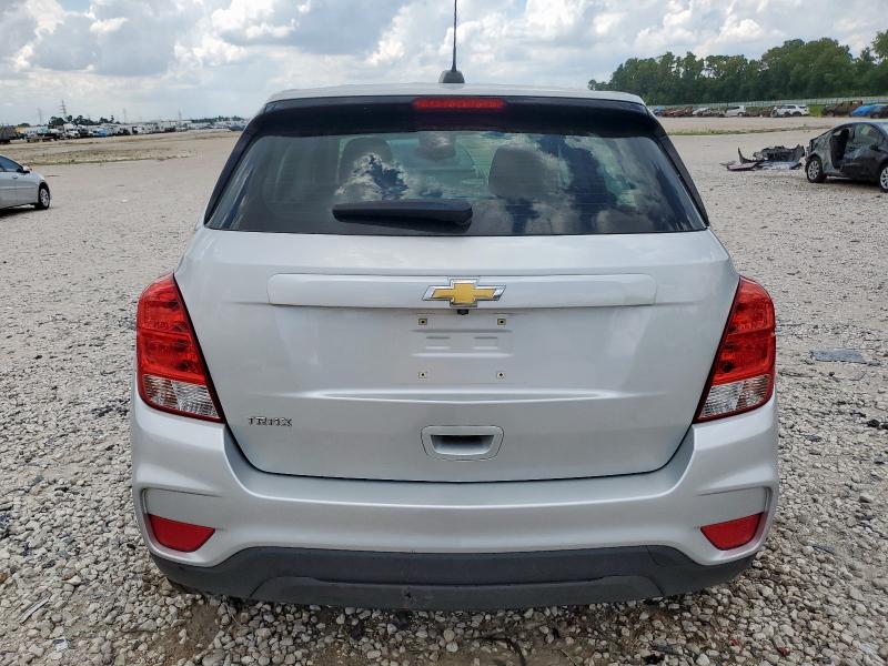  CHEVROLET TRAX 2018 Srebrny