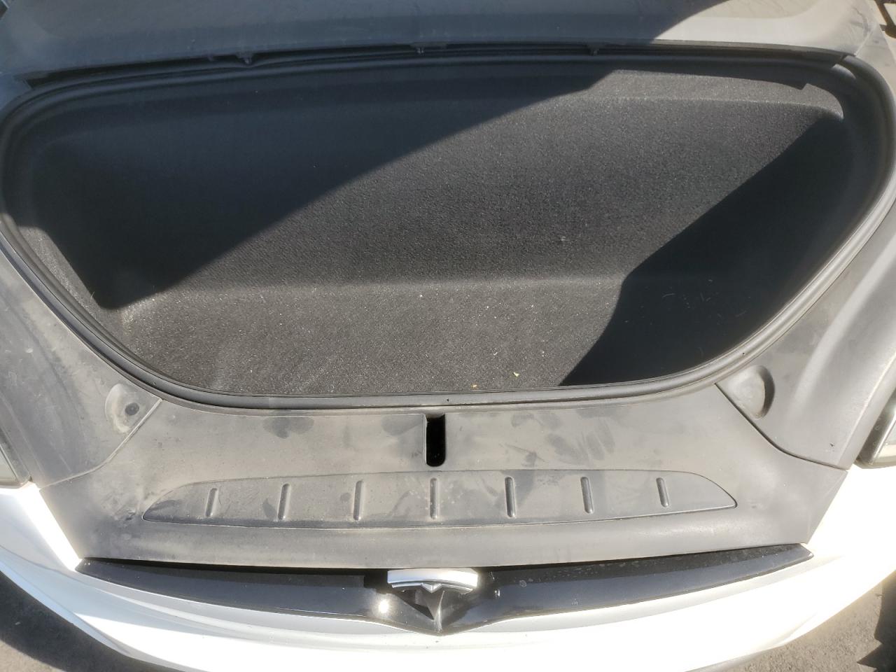 2019 Tesla Model X VIN: 5YJXCDE29KF197875 Lot: 69794615