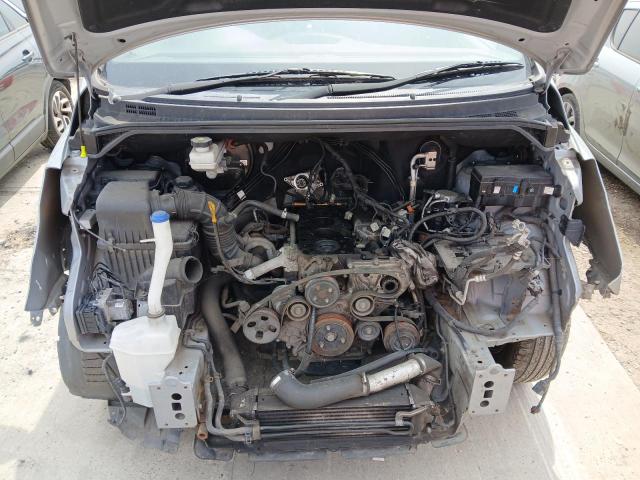 2017 HYUNDAI I800 SE CR