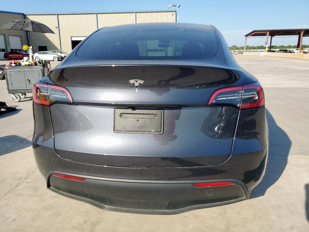 2025 Tesla Model Y VIN: 7SAYGDED7SA375924 Lot: 69317655
