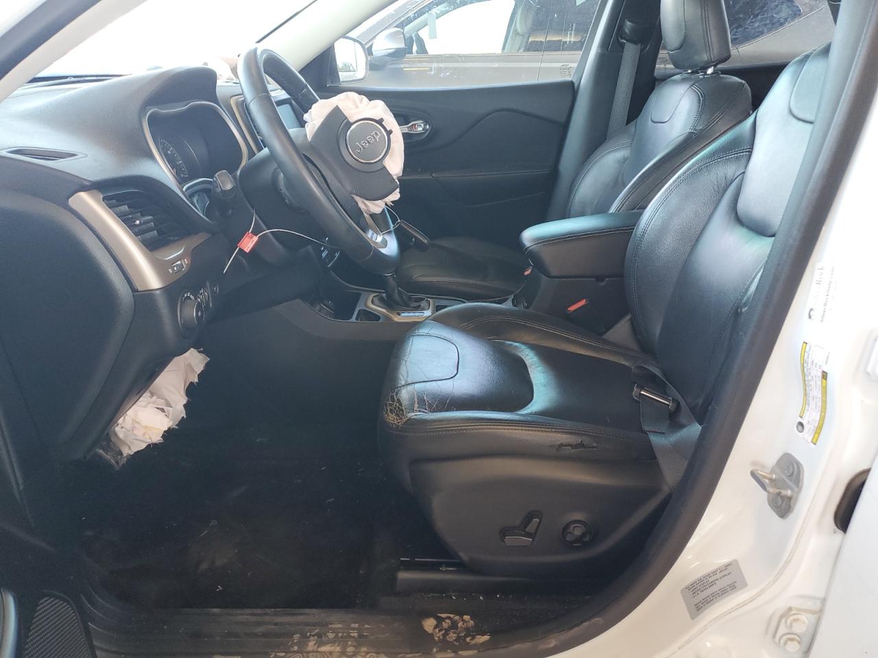 2015 Jeep Cherokee Latitude VIN: 1C4PJLCB2FW536674 Lot: 70784785