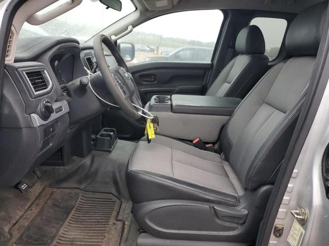  NISSAN TITAN 2017 Серебристый
