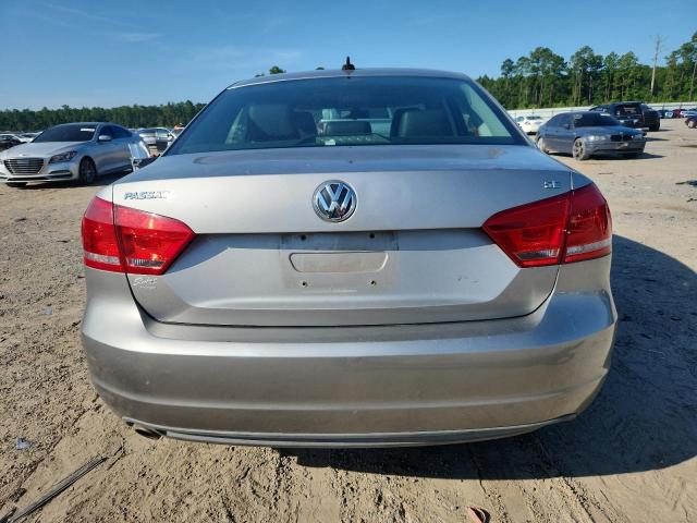 Sedans VOLKSWAGEN PASSAT 2013 Srebrny