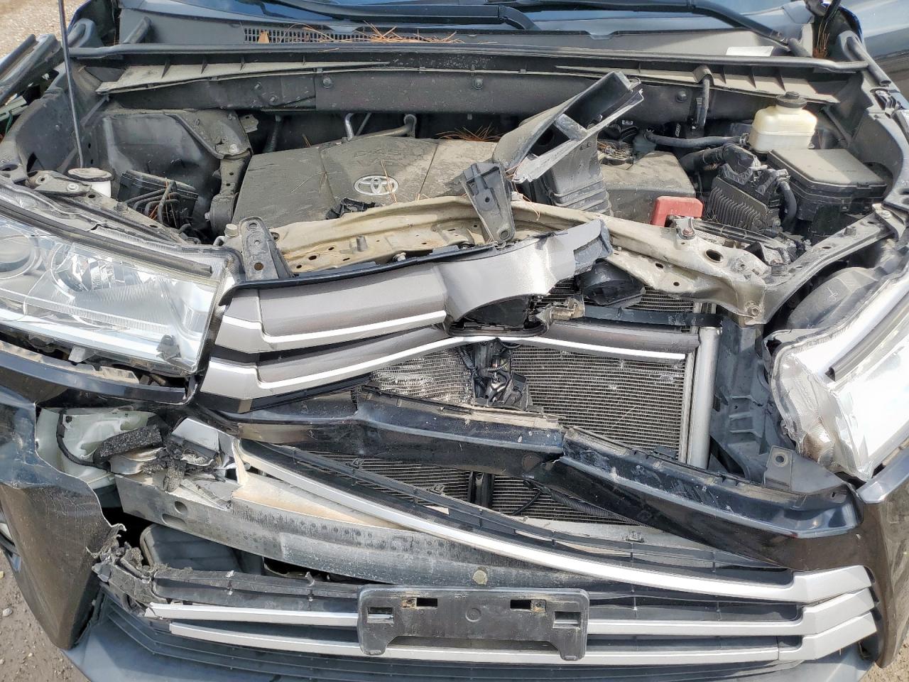 2018 Toyota Highlander Se VIN: 5TDJZRFH0JS882572 Lot: 70714945