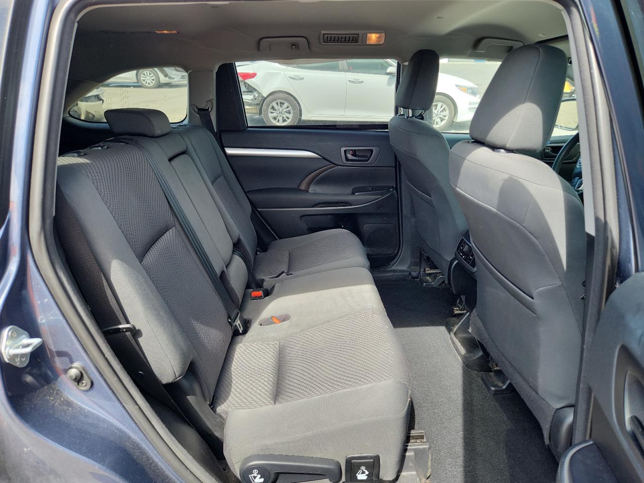 2018 Toyota Highlander Le VIN: 5TDBZRFH2JS913003 Lot: 71783015