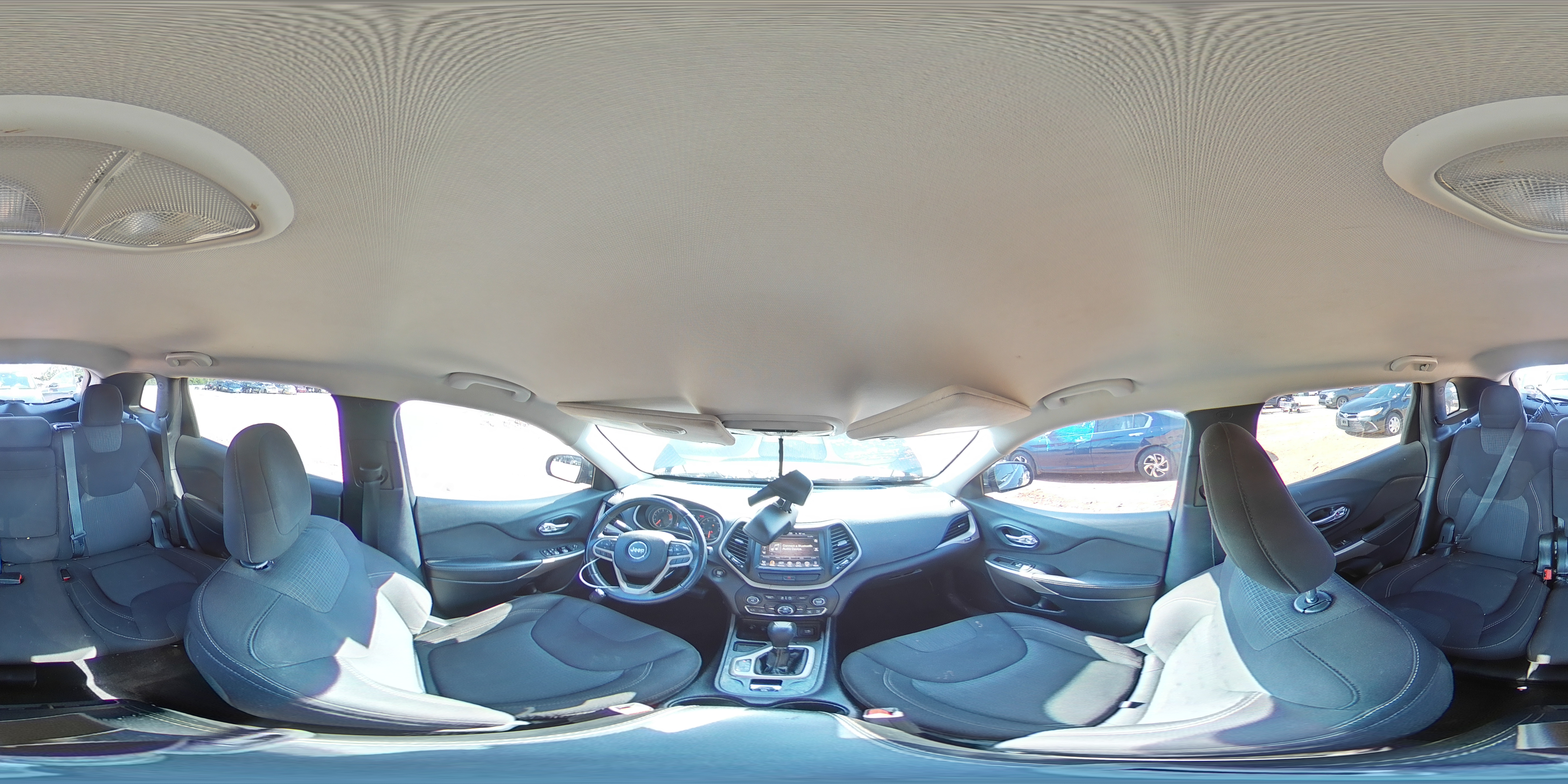 2017 Jeep Cherokee Latitude VIN: 1C4PJLCSXHW585477 Lot: 69310115