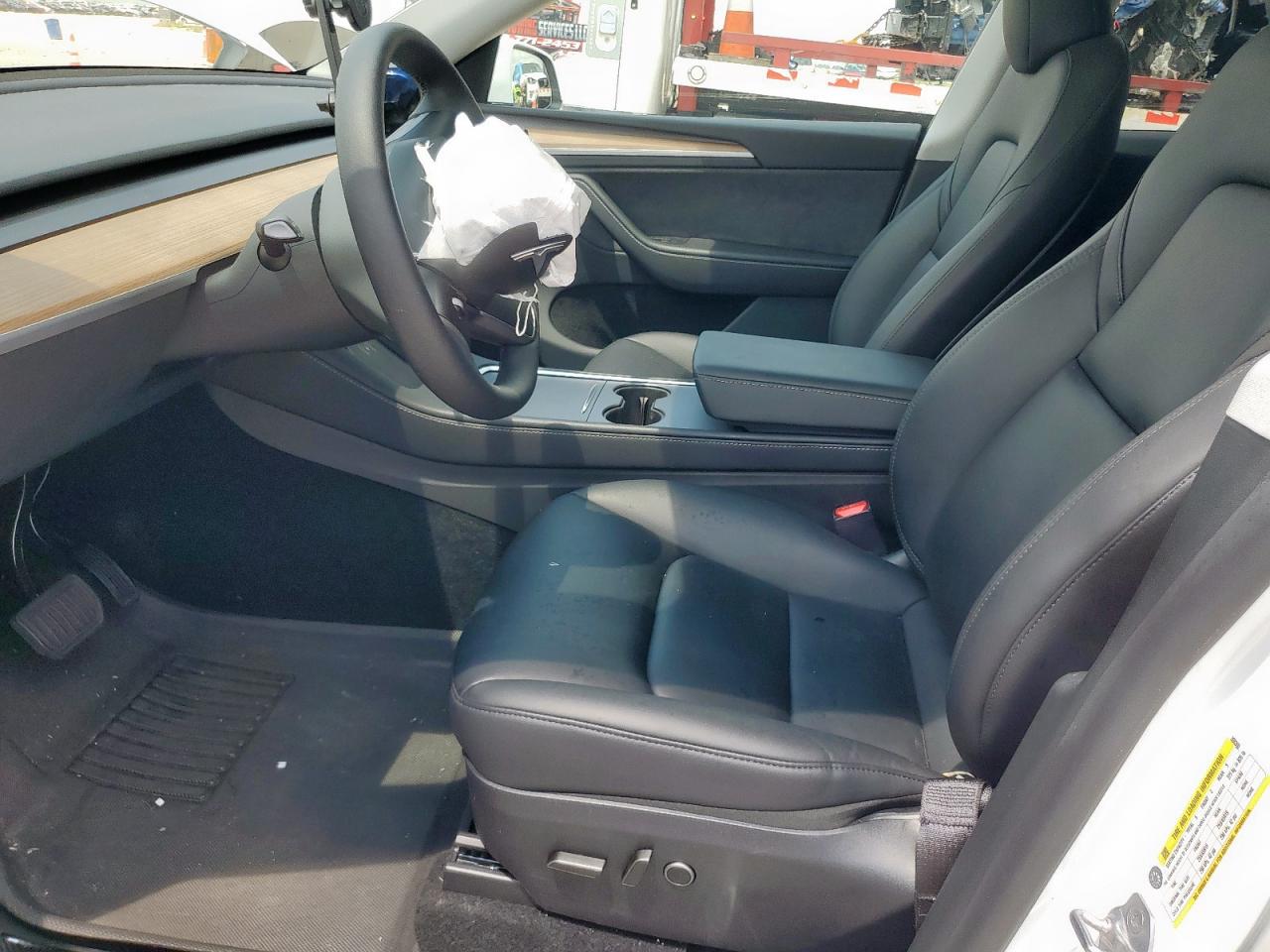 2024 Tesla Model Y VIN: 7SAYGDED1RA308360 Lot: 70101985