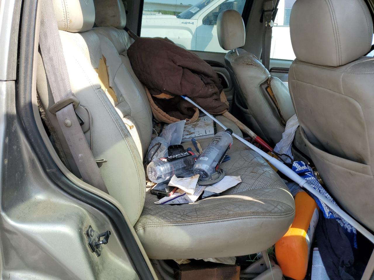 2000 Cadillac Escalade Luxury VIN: 1GYEK63R6YR196587 Lot: 69536935