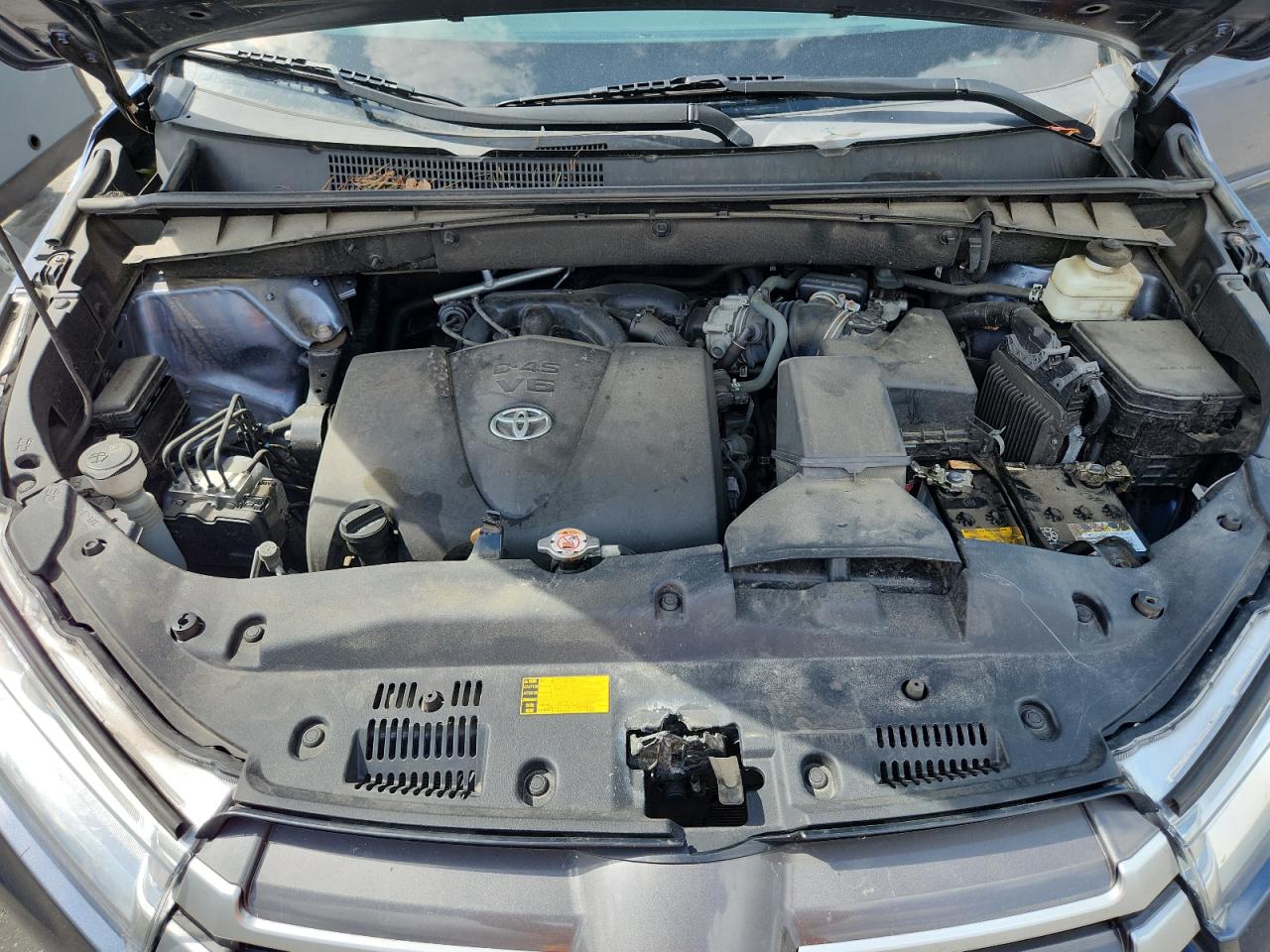 2018 Toyota Highlander Le VIN: 5TDBZRFH2JS913003 Lot: 71783015