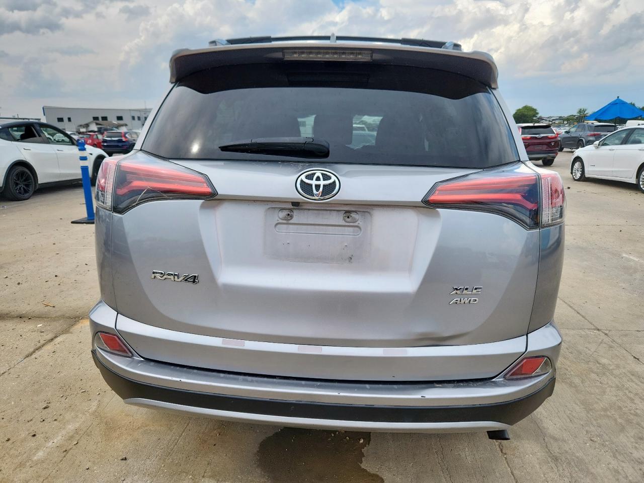 2017 Toyota Rav4 Xle VIN: 2T3RFREV8HW643184 Lot: 68572145