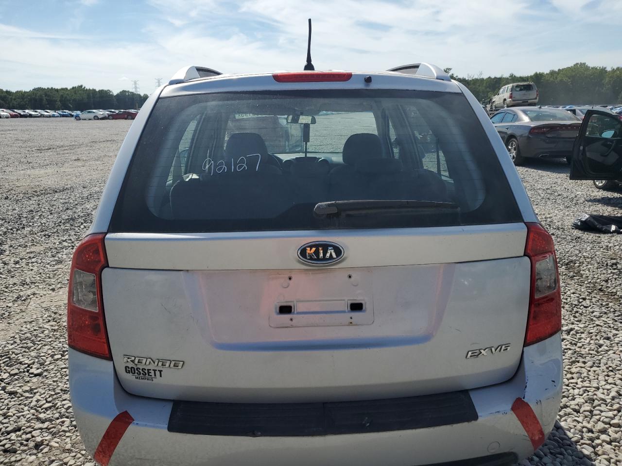 2007 Kia Rondo Lx VIN: KNAFG526577045289 Lot: 71038195