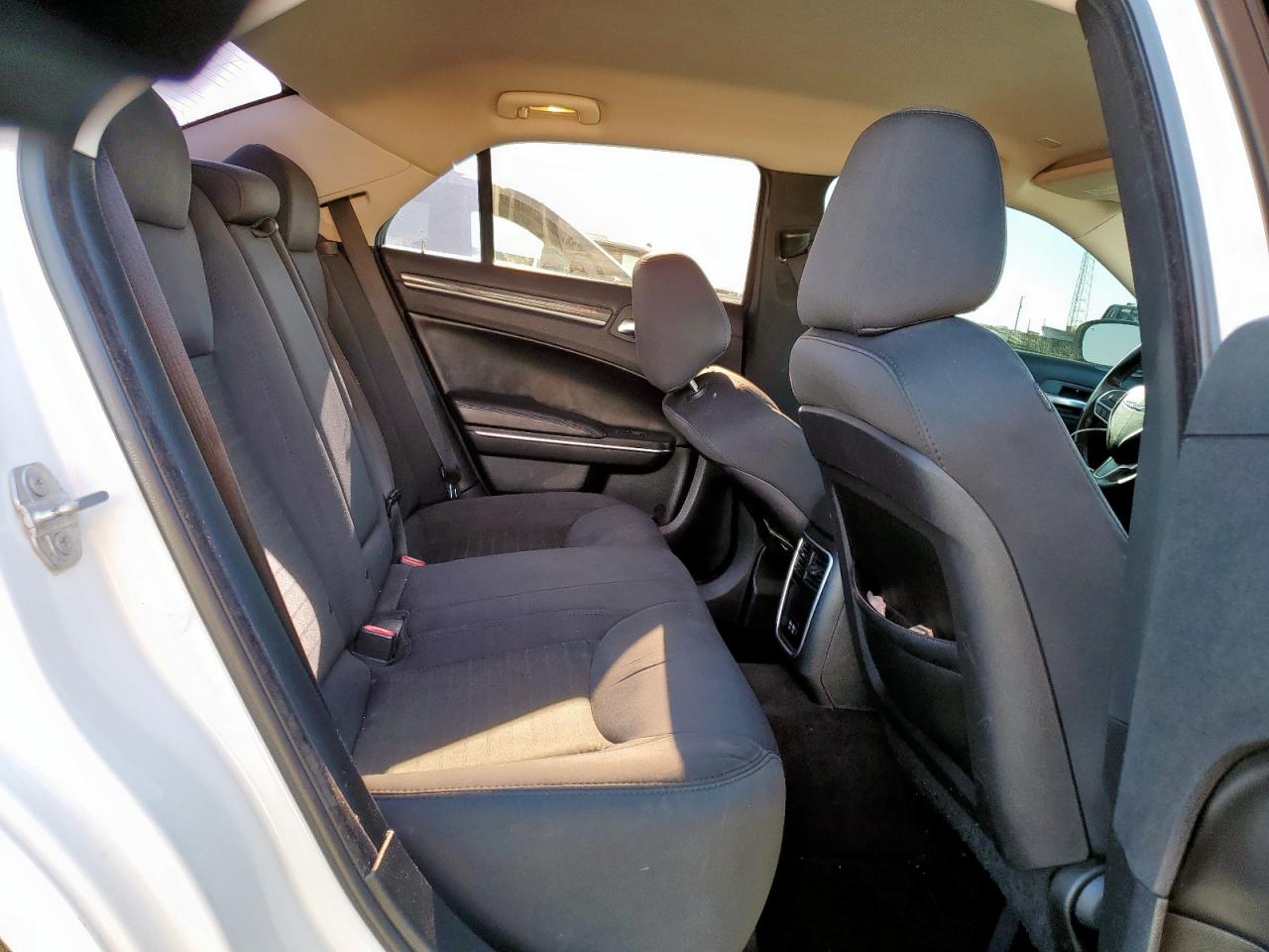 2018 Chrysler 300 Touring VIN: 2C3CCAAG2JH293262 Lot: 69678405