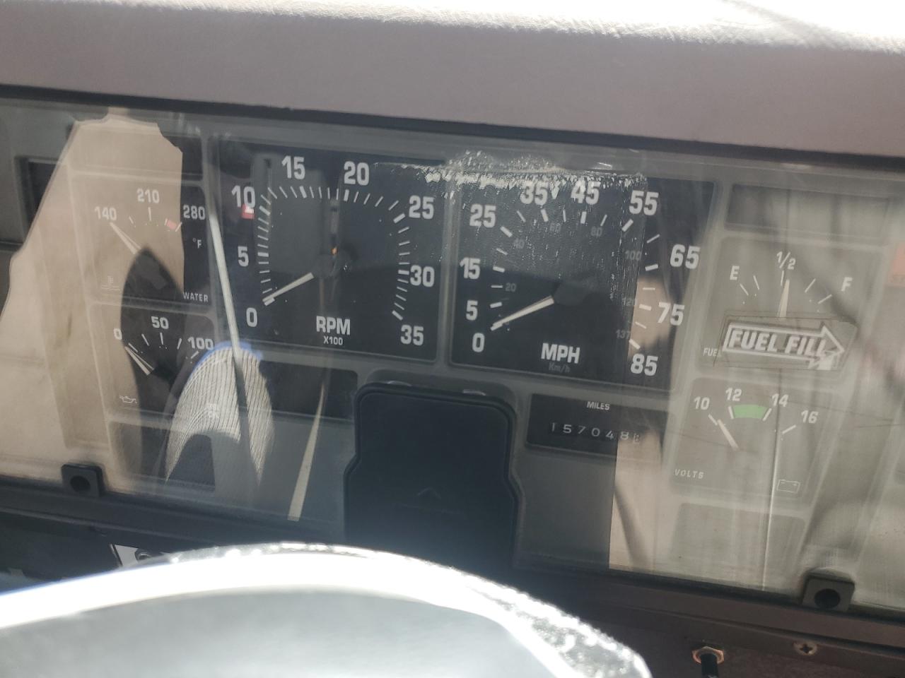 2000 International 4700 Box Truck VIN: 1HTSCABM4YH228332 Lot: 69053535
