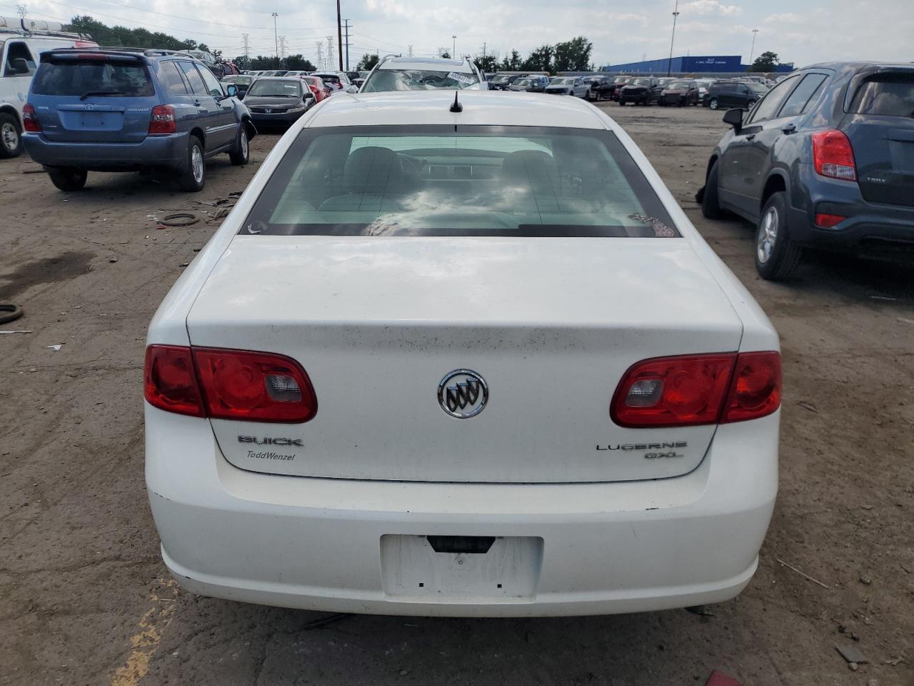 2008 Buick Lucerne Cxl VIN: 1G4HD572X8U132890 Lot: 70116395