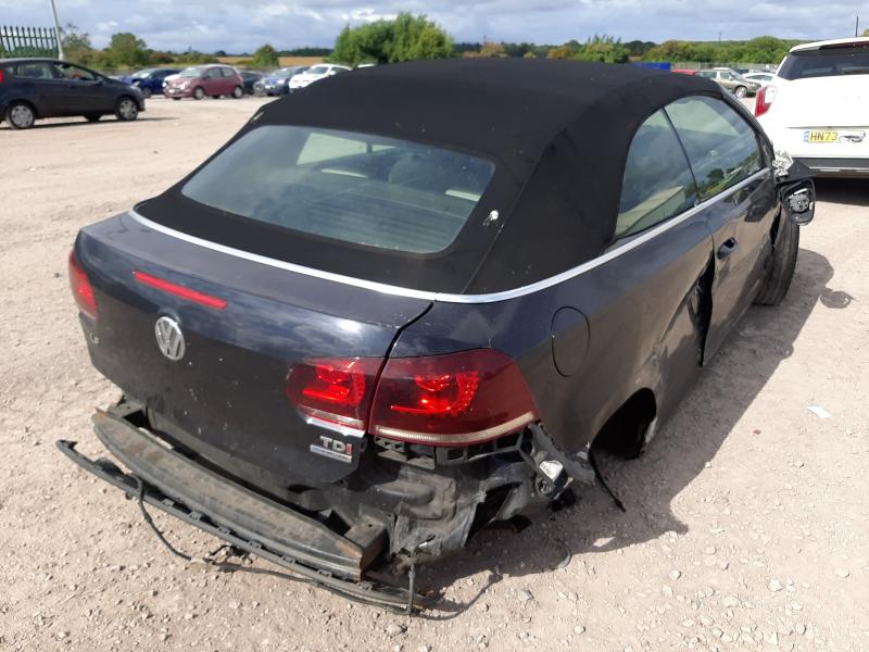 2011 VOLKSWAGEN GOLF SE