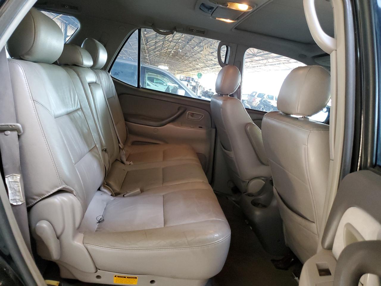 2005 Toyota Sequoia Sr5 VIN: 5TDZT34A55S261714 Lot: 68400125