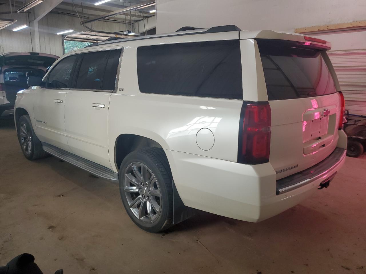 2015 Chevrolet Suburban K1500 Ltz white null gas 1GNSKKKC4FR152770 photo #3