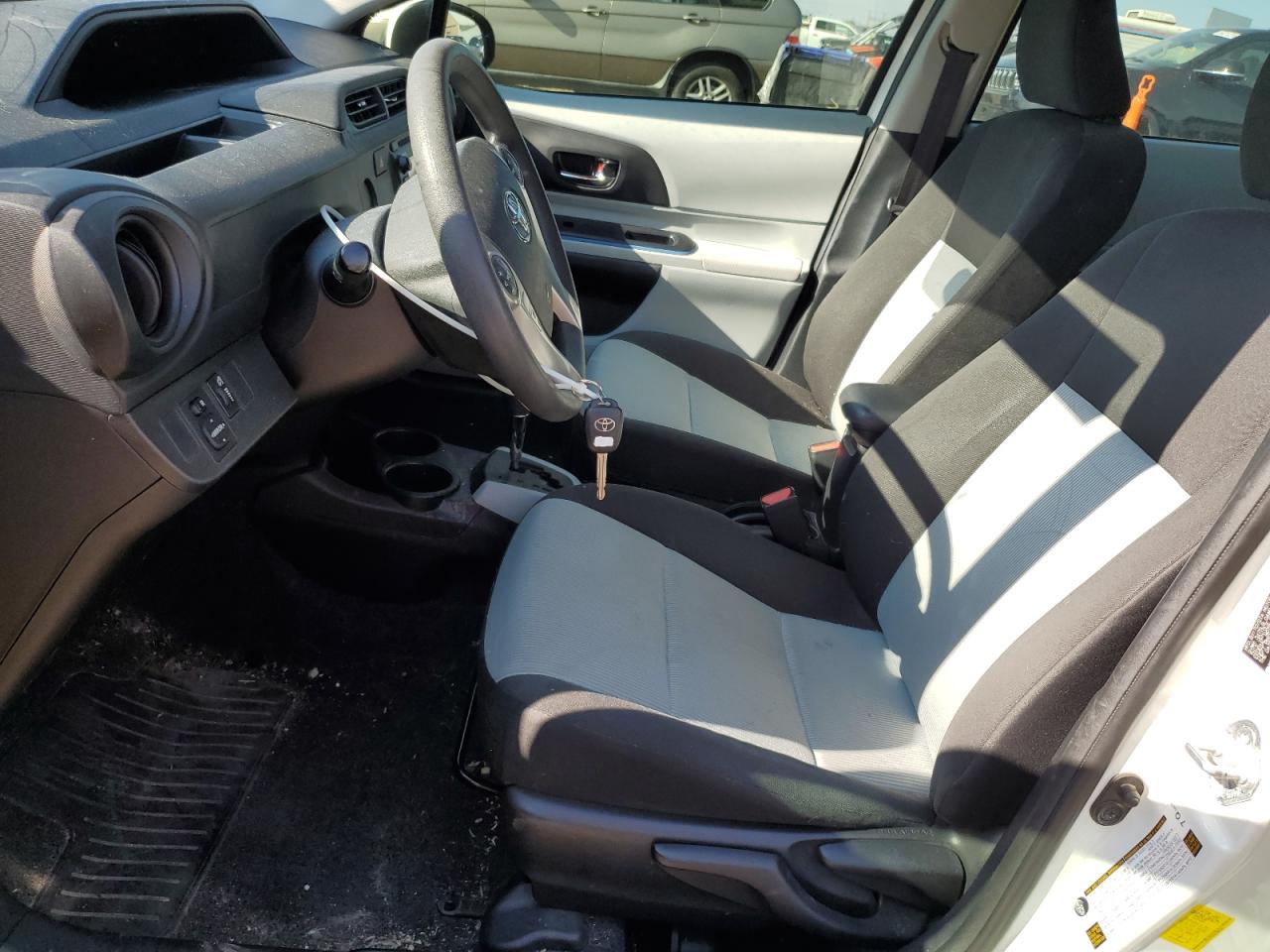 2013 Toyota Prius C VIN: JTDKDTB35D1036207 Lot: 68875865