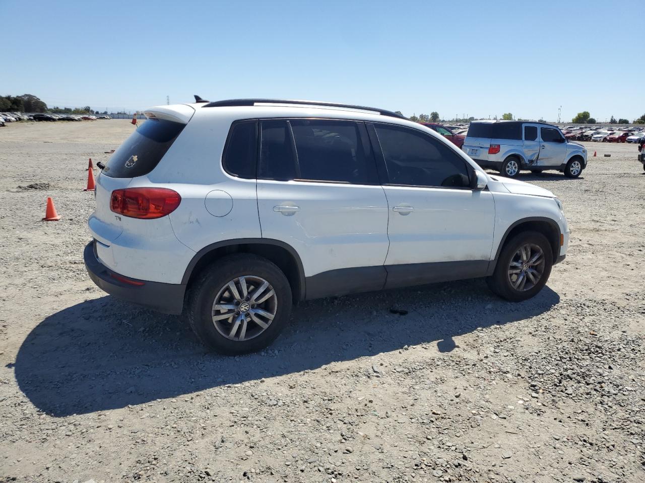 2017 Volkswagen Tiguan S WVGAV7AX6HK011901 photo #4