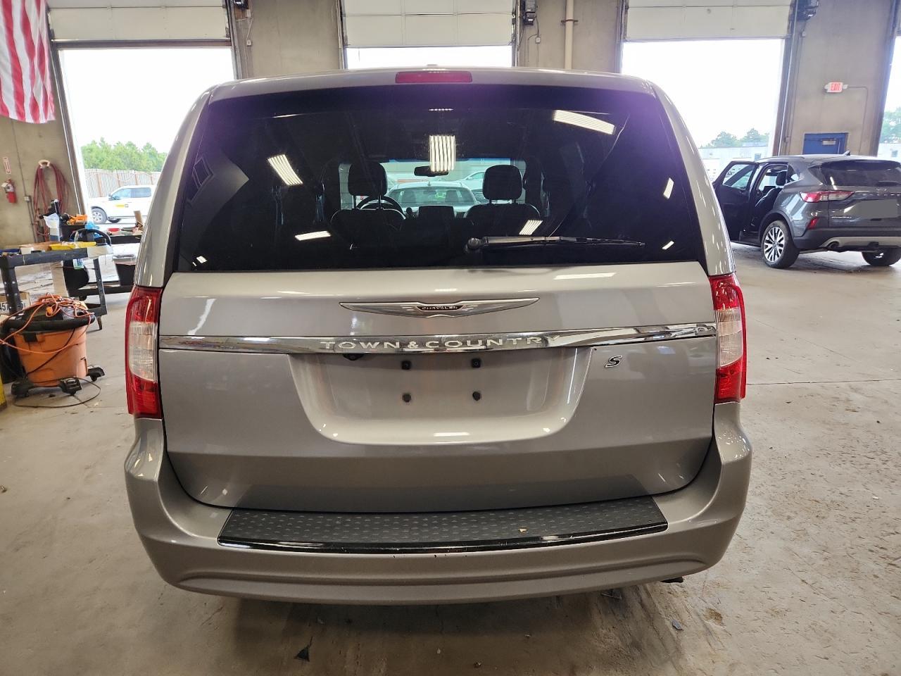 2014 Chrysler Town & Country S VIN: 2C4RC1HG5ER303827 Lot: 66242155