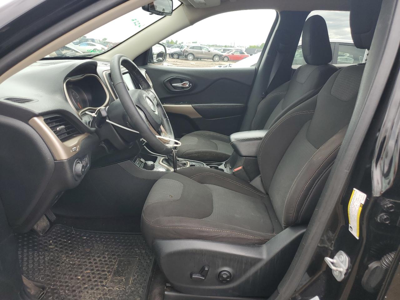 2017 Jeep Cherokee Latitude VIN: 1C4PJMCS1HW595224 Lot: 69084425