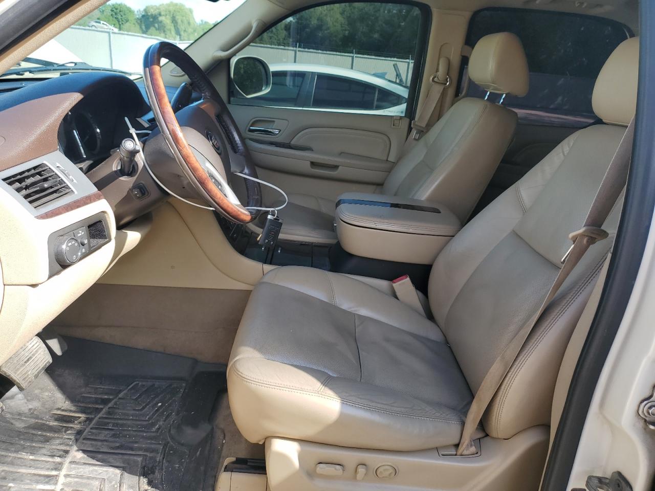 2009 Cadillac Escalade Luxury VIN: 1GYFK23269R251797 Lot: 69872775