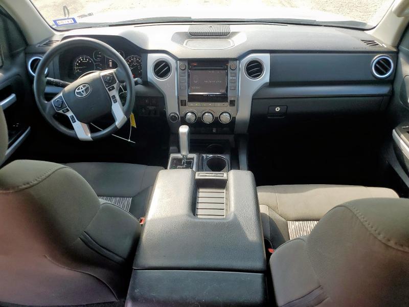  TOYOTA TUNDRA 2018 Серебристый