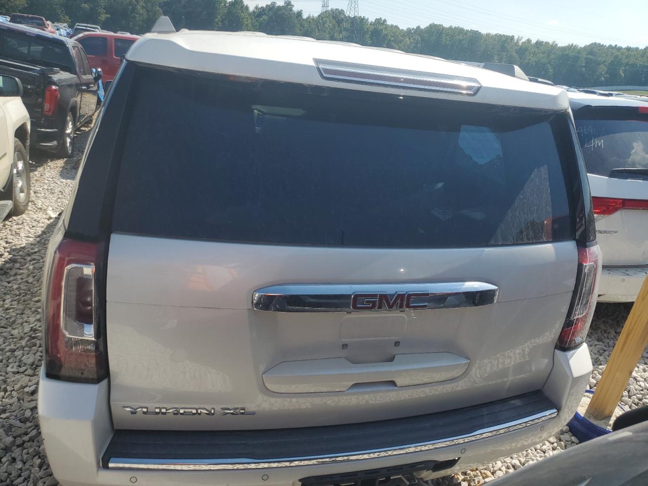 2015 GMC Yukon Xl Denali VIN: 1GKS2JKJ0FR669988 Lot: 69581915