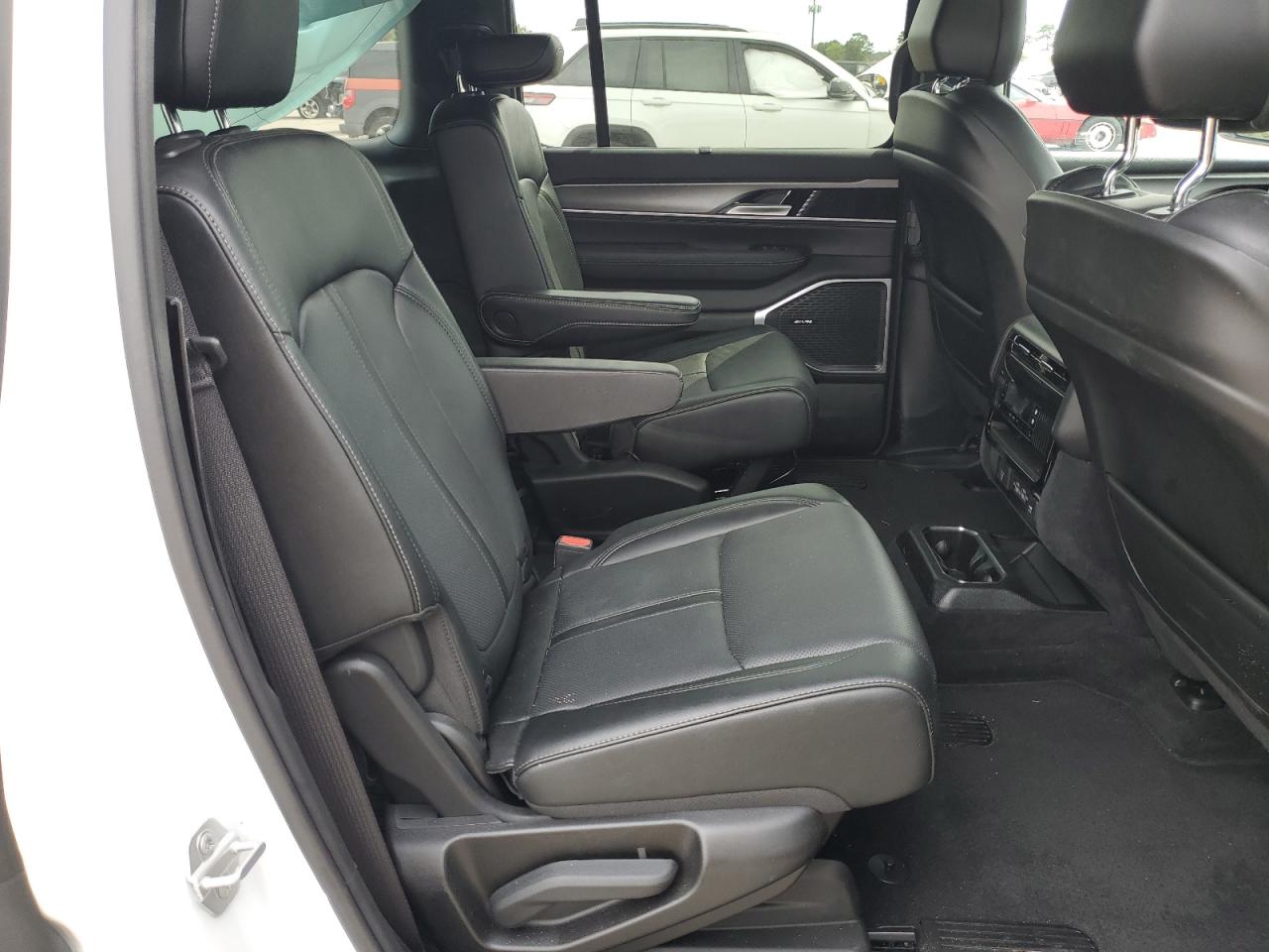 2025 Jeep Wagoneer Series Ii VIN: 1C4SJVBPXSS504818 Lot: 70134185