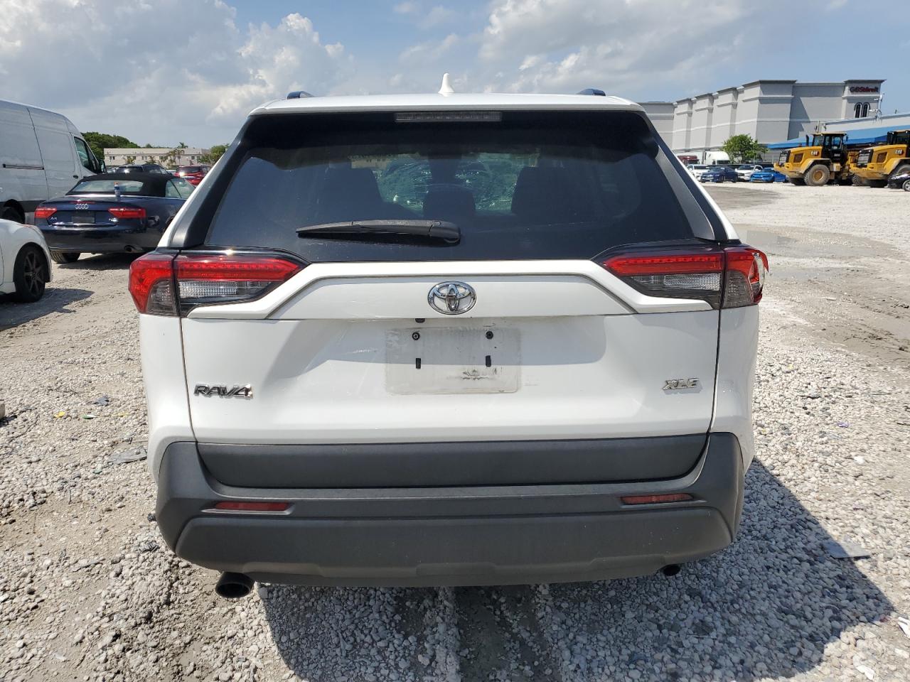 2020 Toyota Rav4 Xle VIN: 2T3W1RFV3LC045675 Lot: 70591975