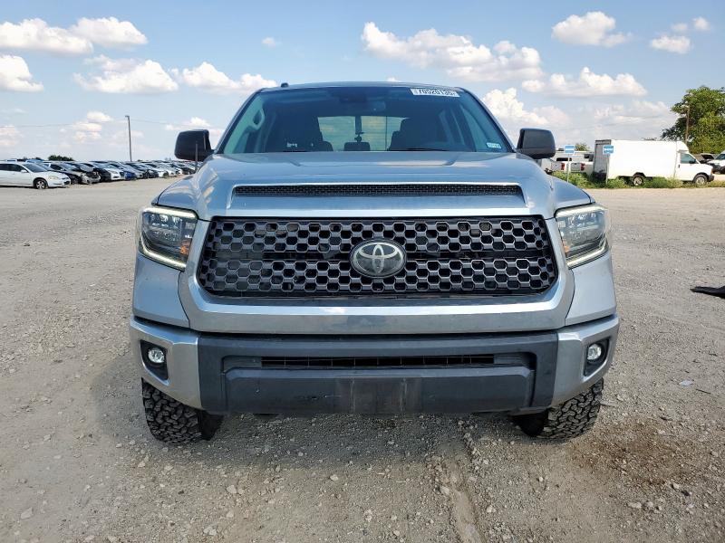  TOYOTA TUNDRA 2018 Серебристый