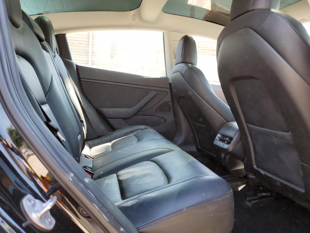 2018 Tesla Model 3 VIN: 5YJ3E1EA4JF157233 Lot: 70692585