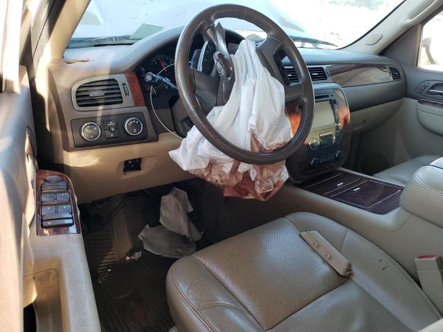Parquets CHEVROLET SUBURBAN 2013 Biały