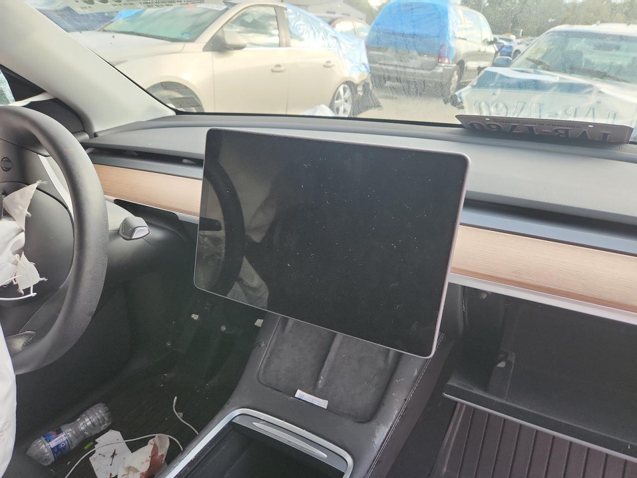 2025 Tesla Model Y VIN: 7SAYGDEE9SA366490 Lot: 70572035