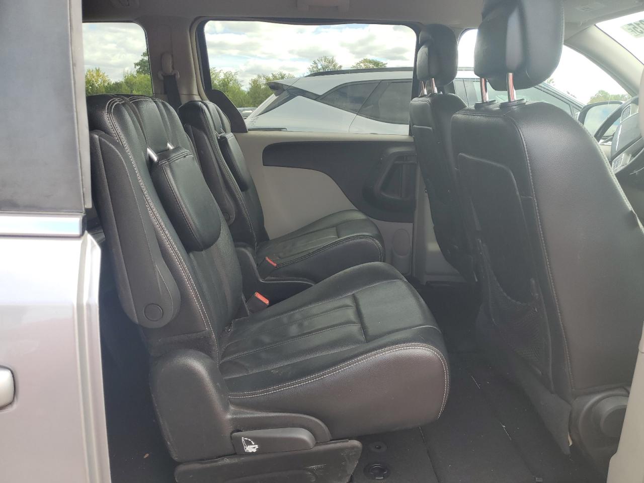 2015 Chrysler Town & Country Touring VIN: 2C4RC1BG8FR644777 Lot: 70665215