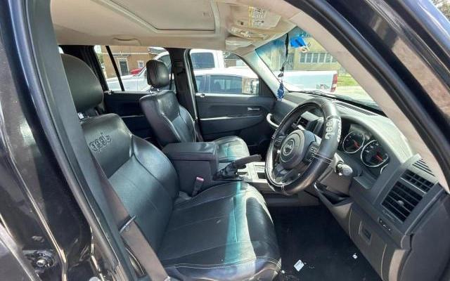 Parquets JEEP LIBERTY 2012 Czarny