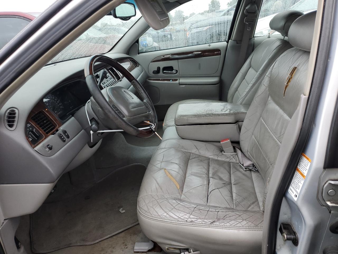 2001 Lincoln Town Car Signature VIN: 1LNHM82W01Y710425 Lot: 69591375