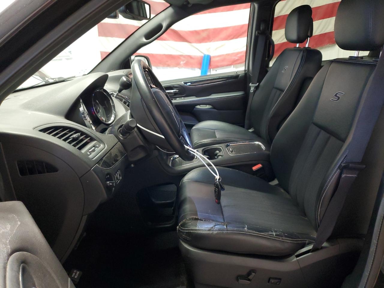 2016 Chrysler Town & Country S VIN: 2C4RC1HG1GR120766 Lot: 69638245