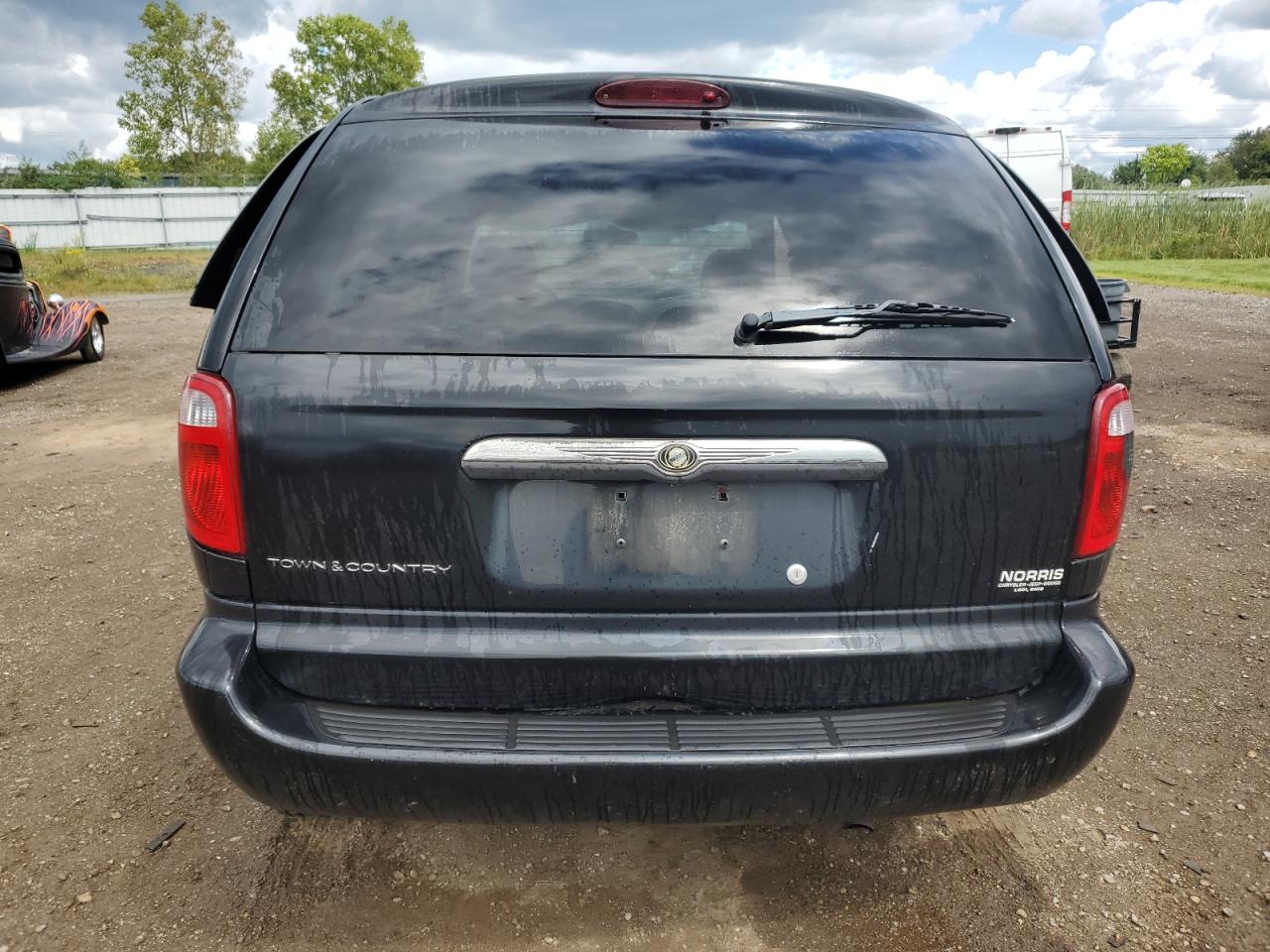 2005 Chrysler Town & Country VIN: 1C4GP45R85B326505 Lot: 70260525