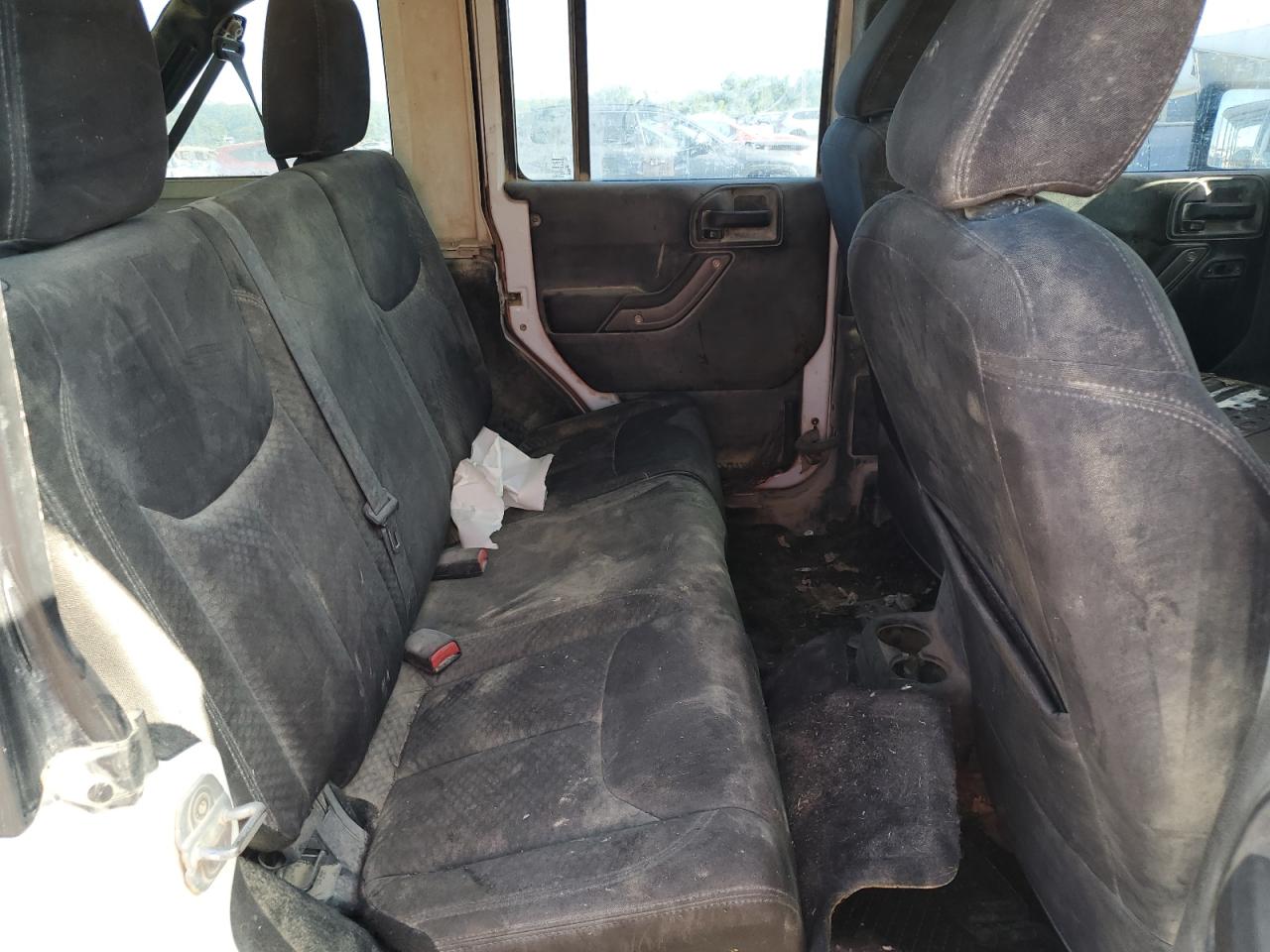 2013 Jeep Wrangler Unlimited Sport VIN: 1C4BJWKG2DL640458 Lot: 69785695