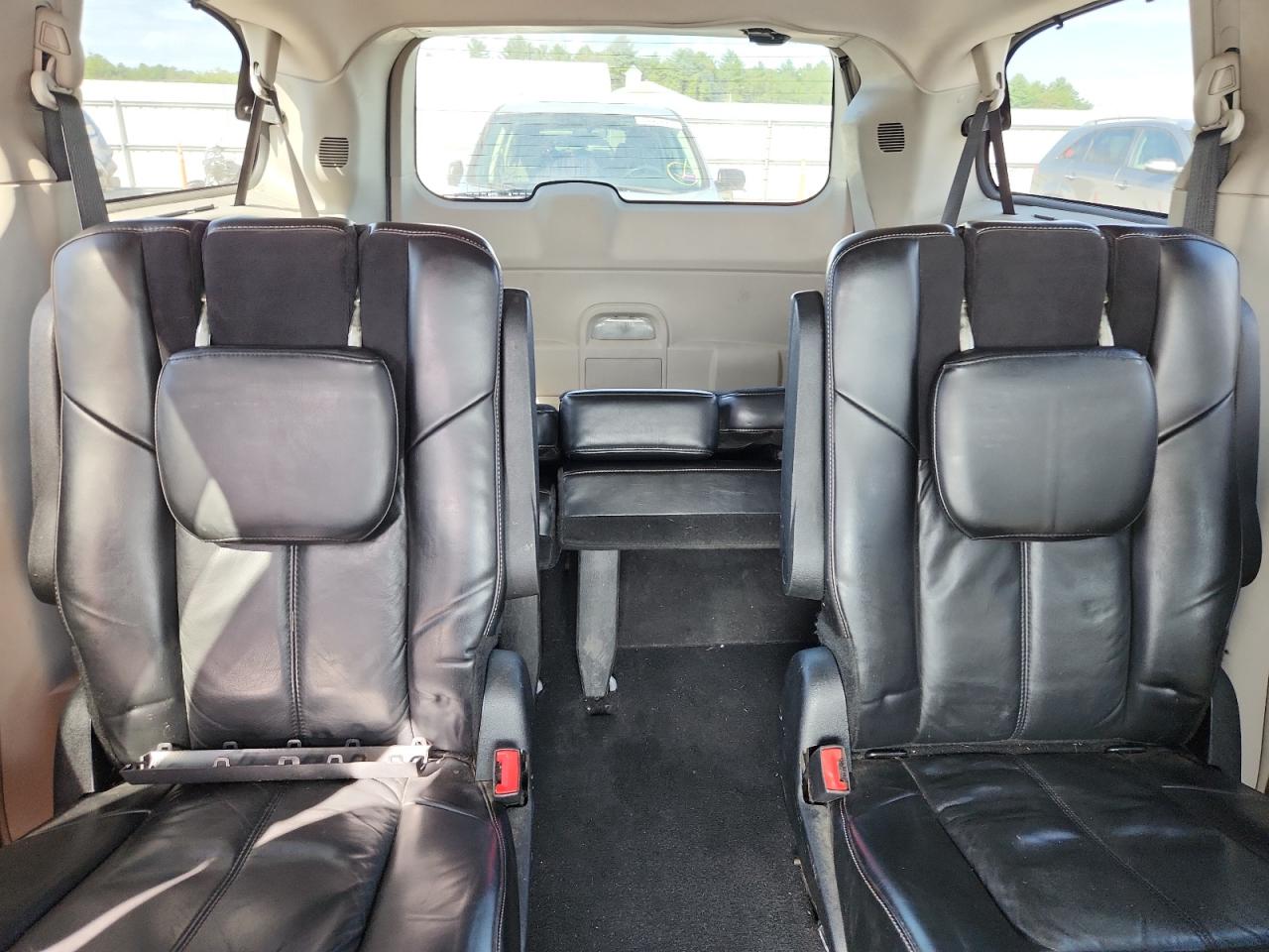 2013 Chrysler Town & Country Limited VIN: 2C4RC1GG9DR589732 Lot: 70097055