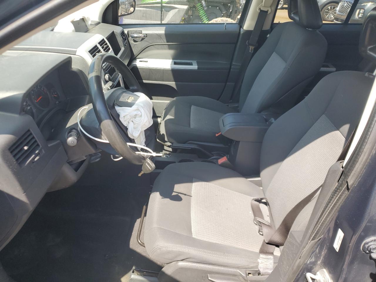 2008 Jeep Compass Sport VIN: 1J8FF47W18D648261 Lot: 70868385