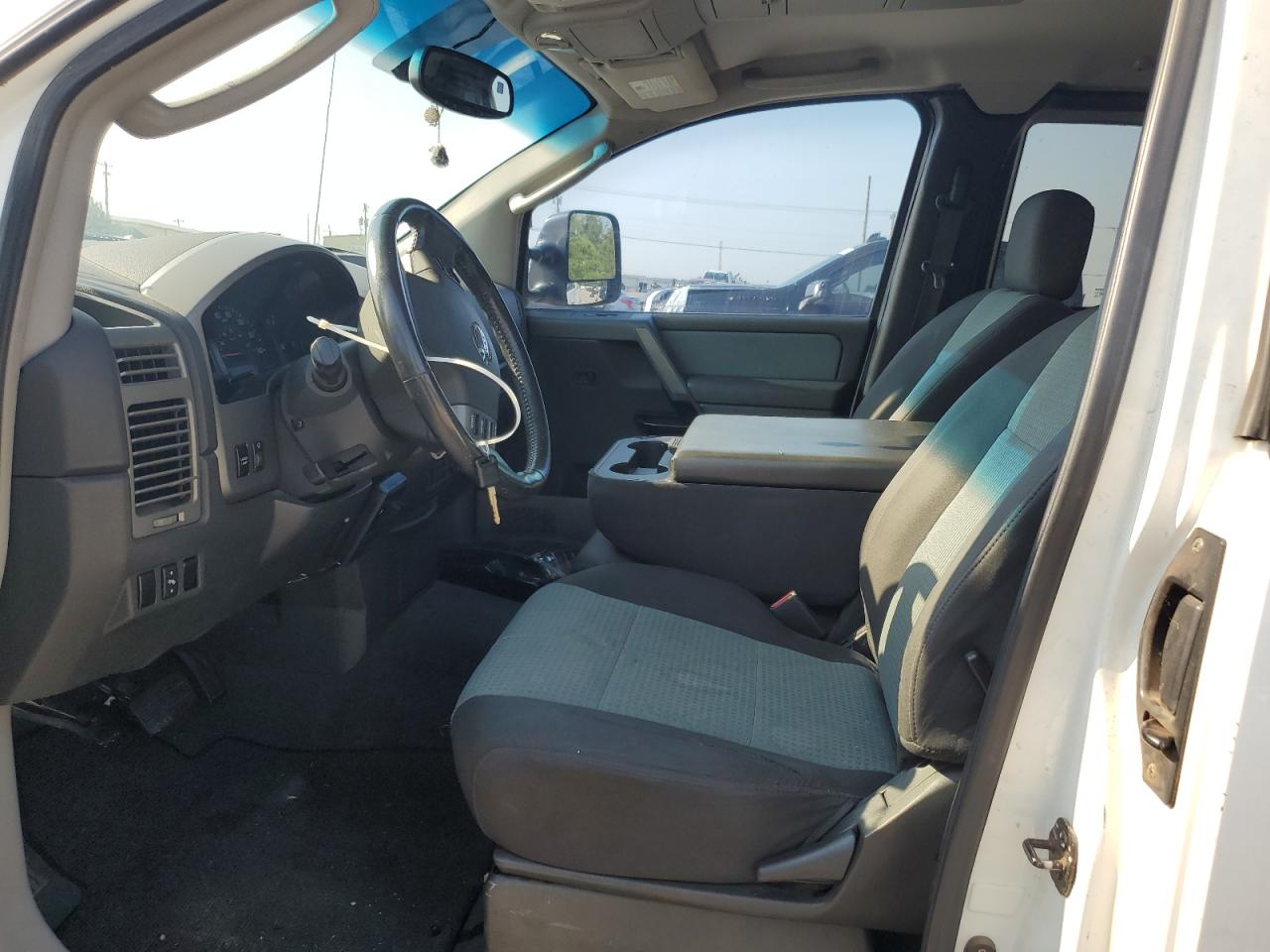 1N6AA06A54N572351 2004 Nissan Titan Xe