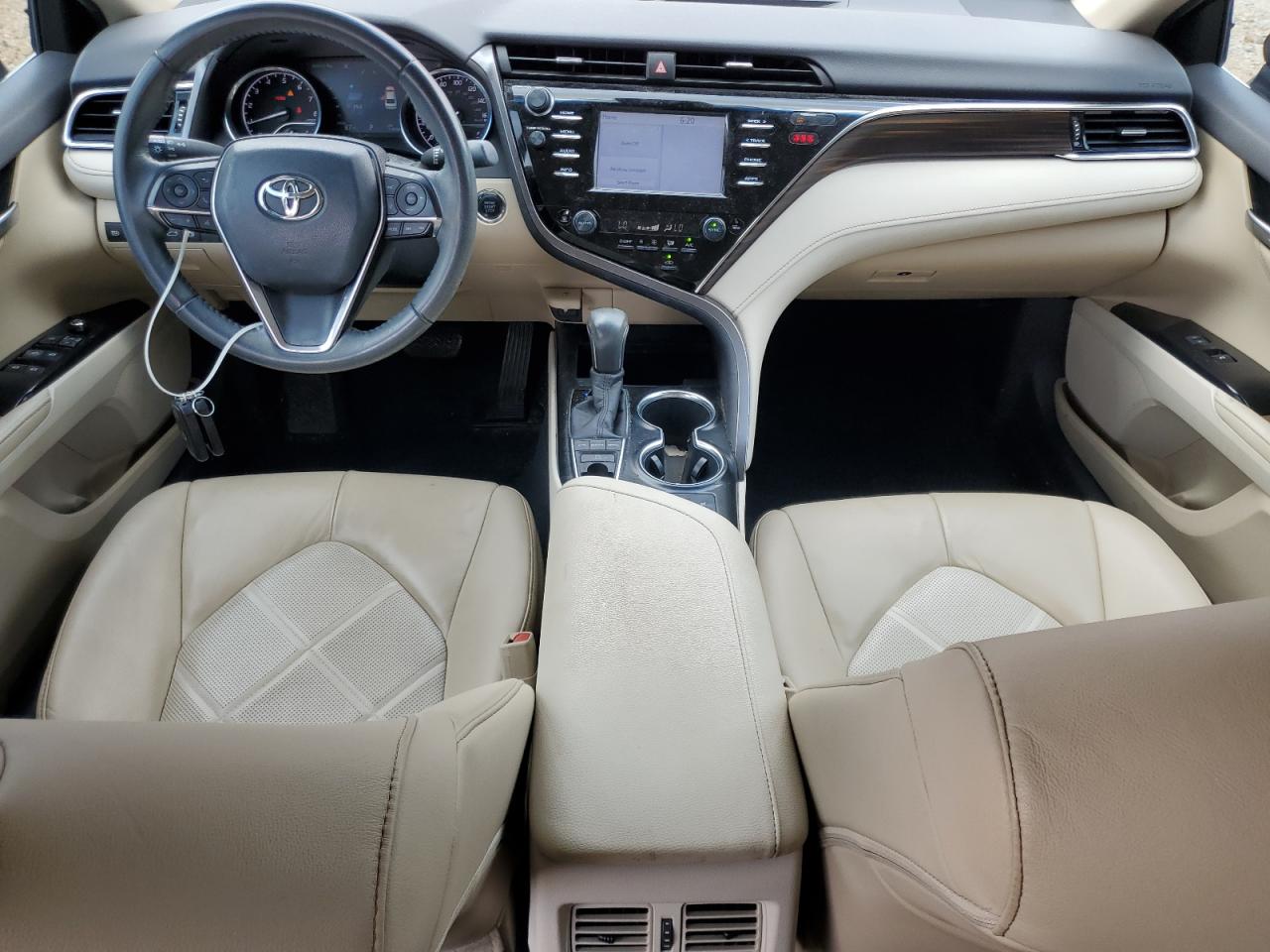 4T1B11HK5JU565108 2018 Toyota Camry L